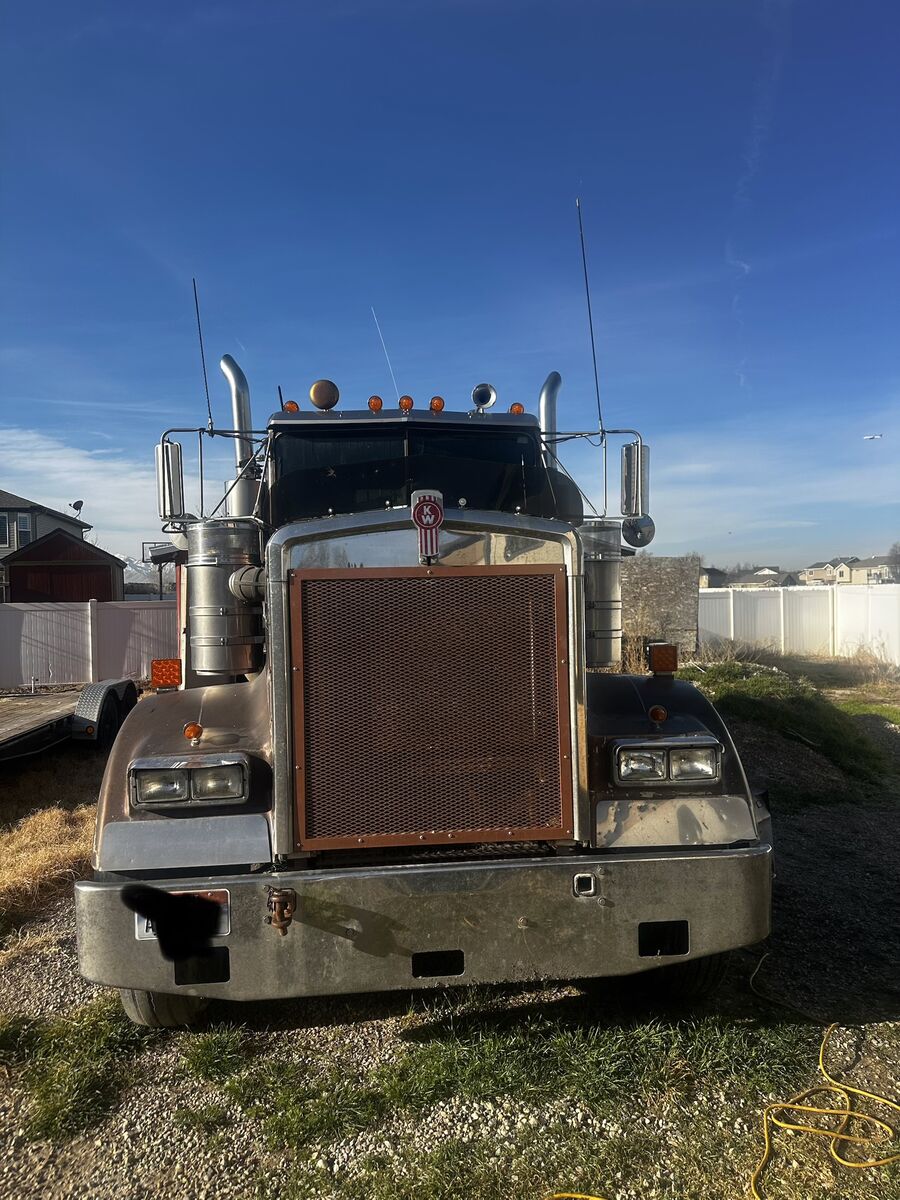 1999 W900