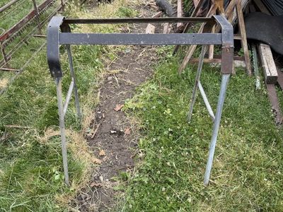 Saddle stand
