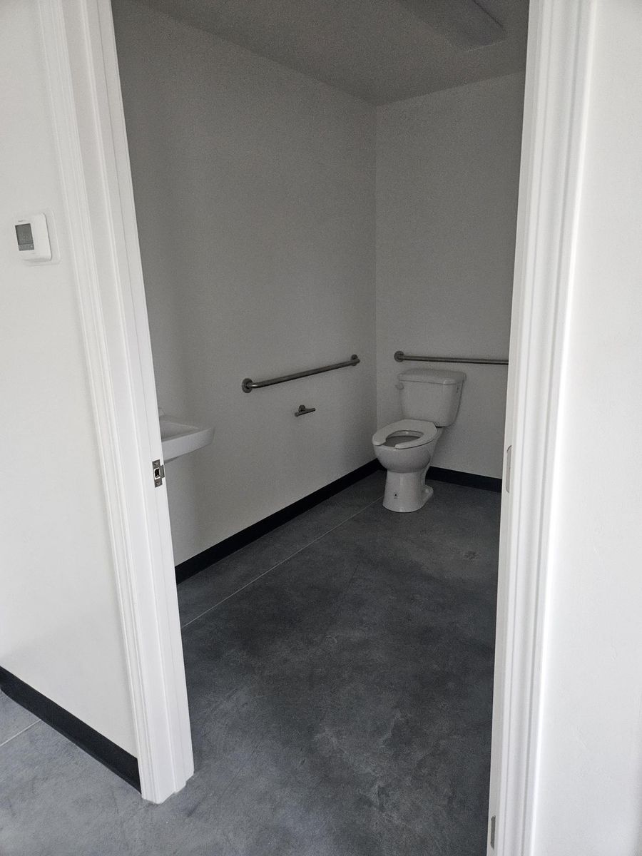 Main image 3