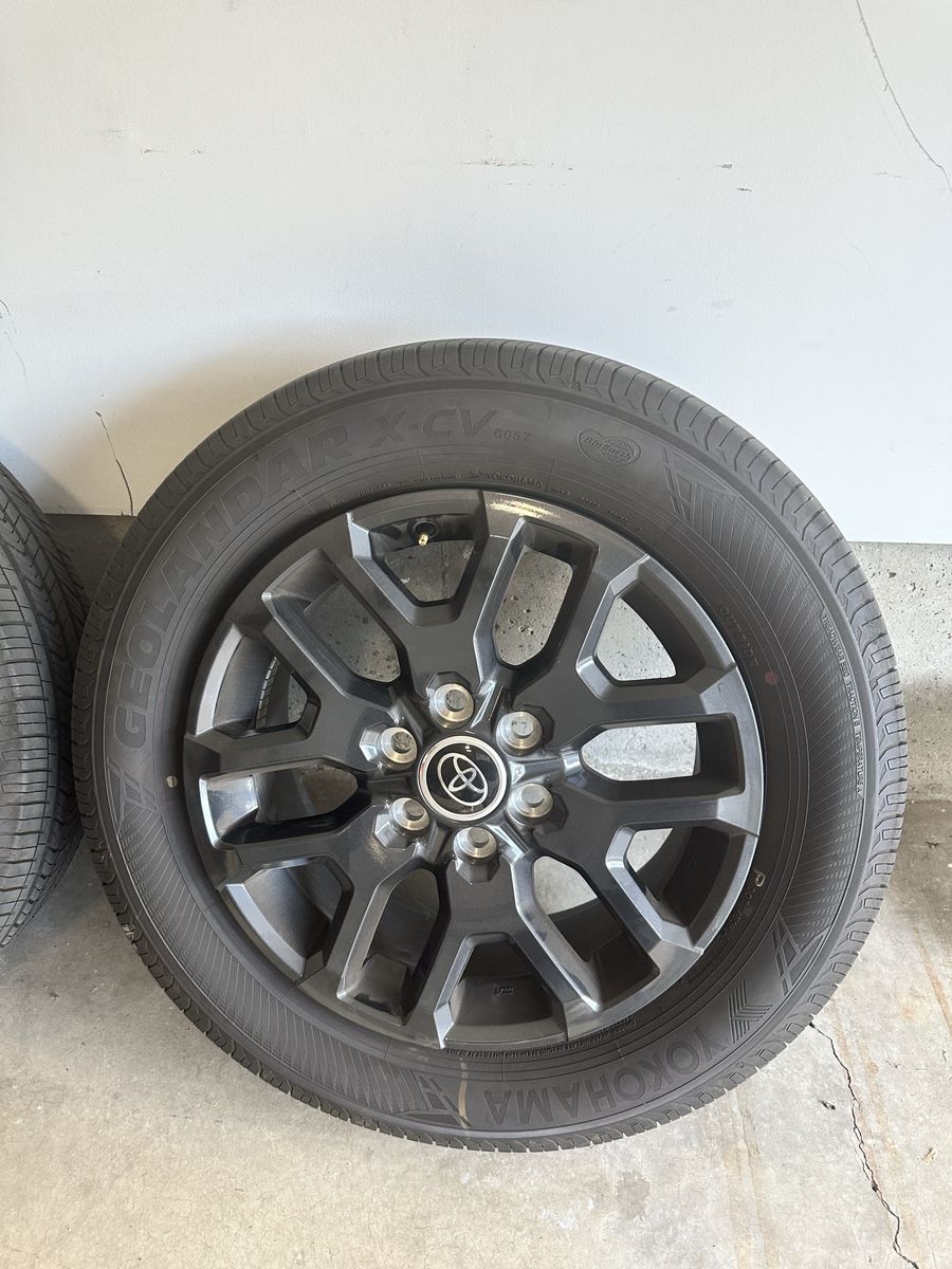 2023 Toyota Tundra OEM Wheels & Tires – Like New