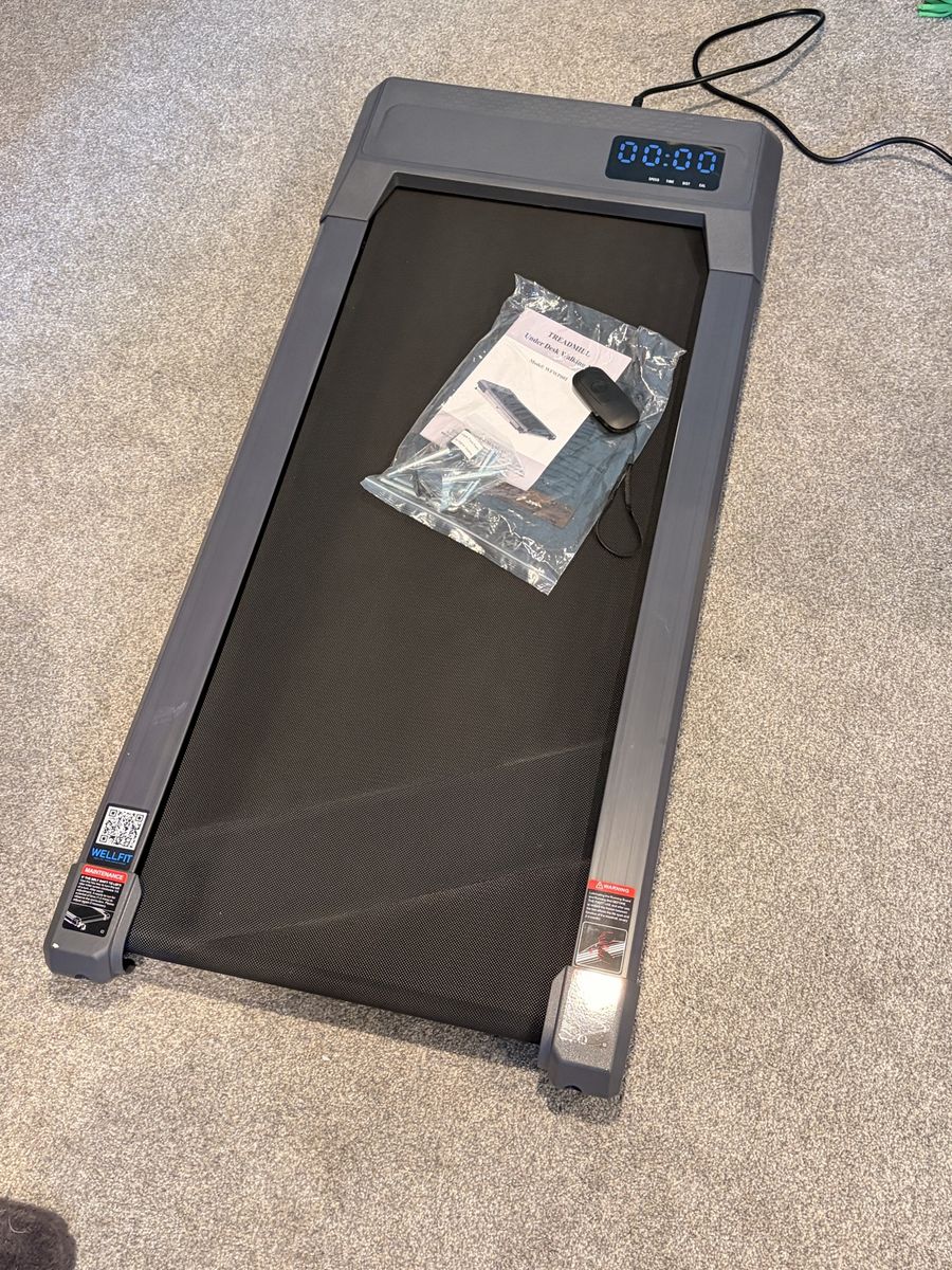 Walking pad - foldable treadmill