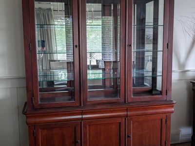 Broyhill China Cabinet