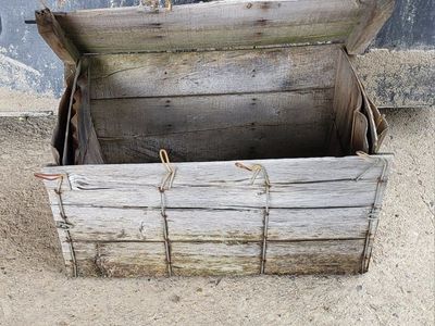 **VINTAGE SHIPPING CRATE**
