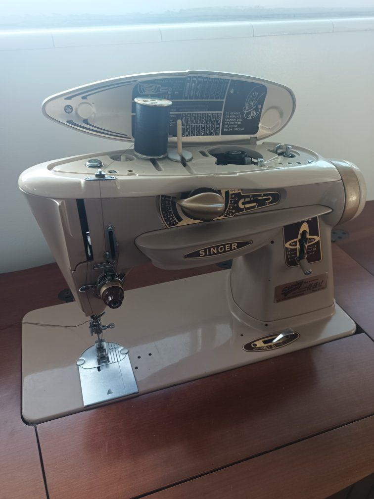 Vintage Singer 500A "Rocketeer" Sewing Machine