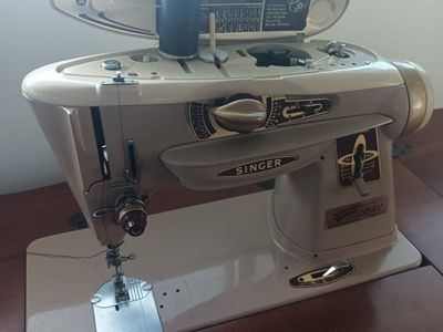 Vintage Singer 500A "Rocketeer" Sewing Machine