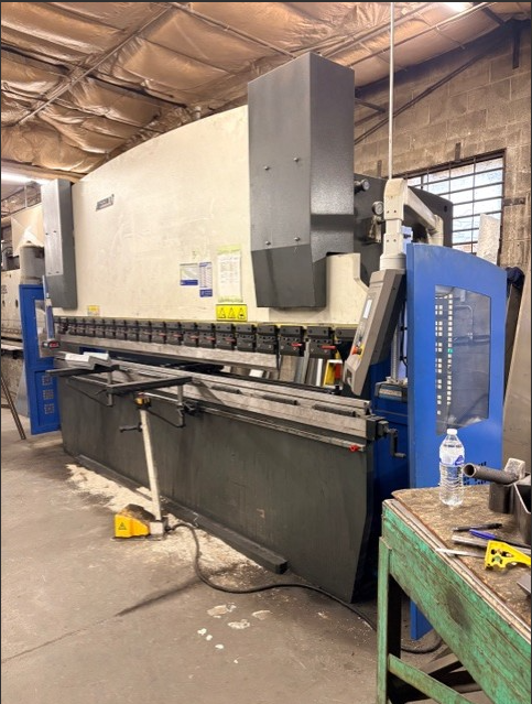 Accurl 13’x 137 US Tons 2-Axis NC/CNC Hyd. Press Brake