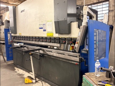 Accurl 13’x 137 US Tons 2-Axis NC/CNC Hyd. Press Brake
