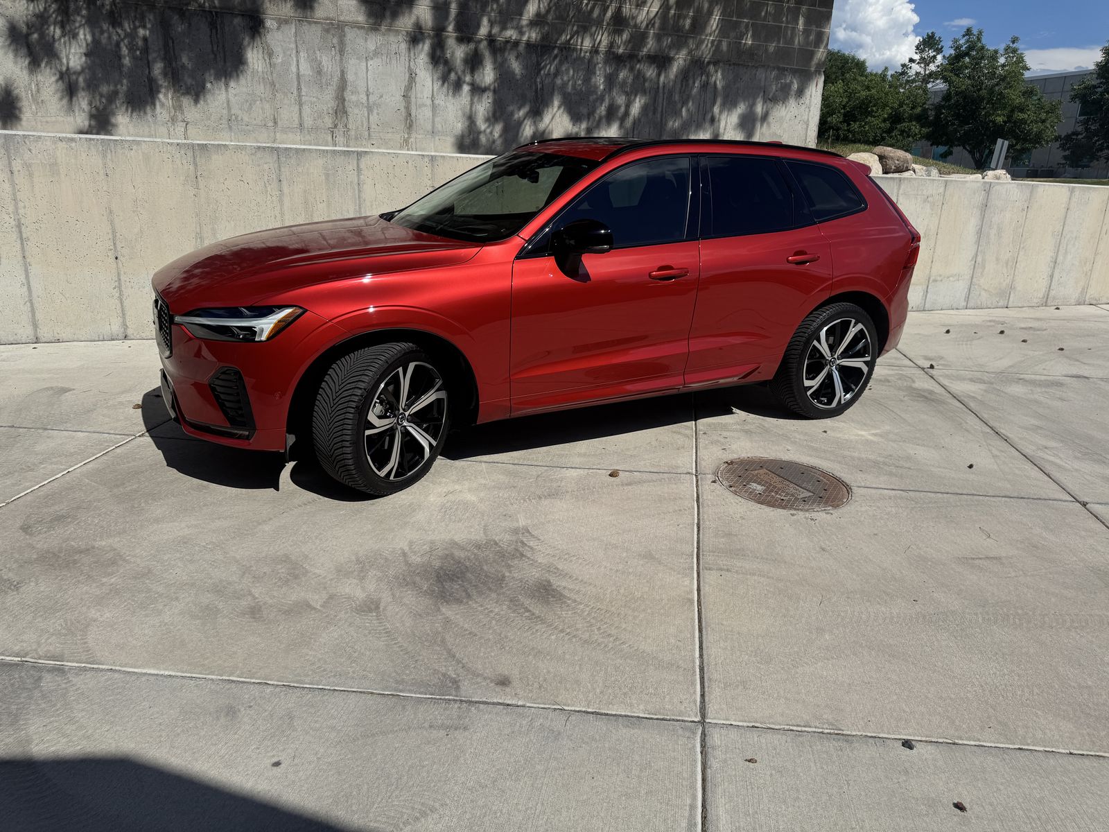 2023 Volvo XC60 B5 Ultimate Dark Theme