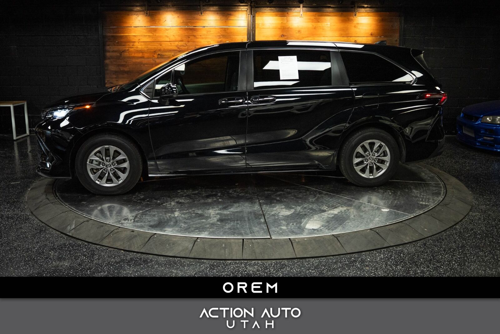 2023 TOYOTA SIENNA XLE 8-Passenger