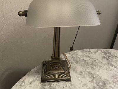 Vintage Style Banker Desk Lamp with Frosted Hammered Glass Shade