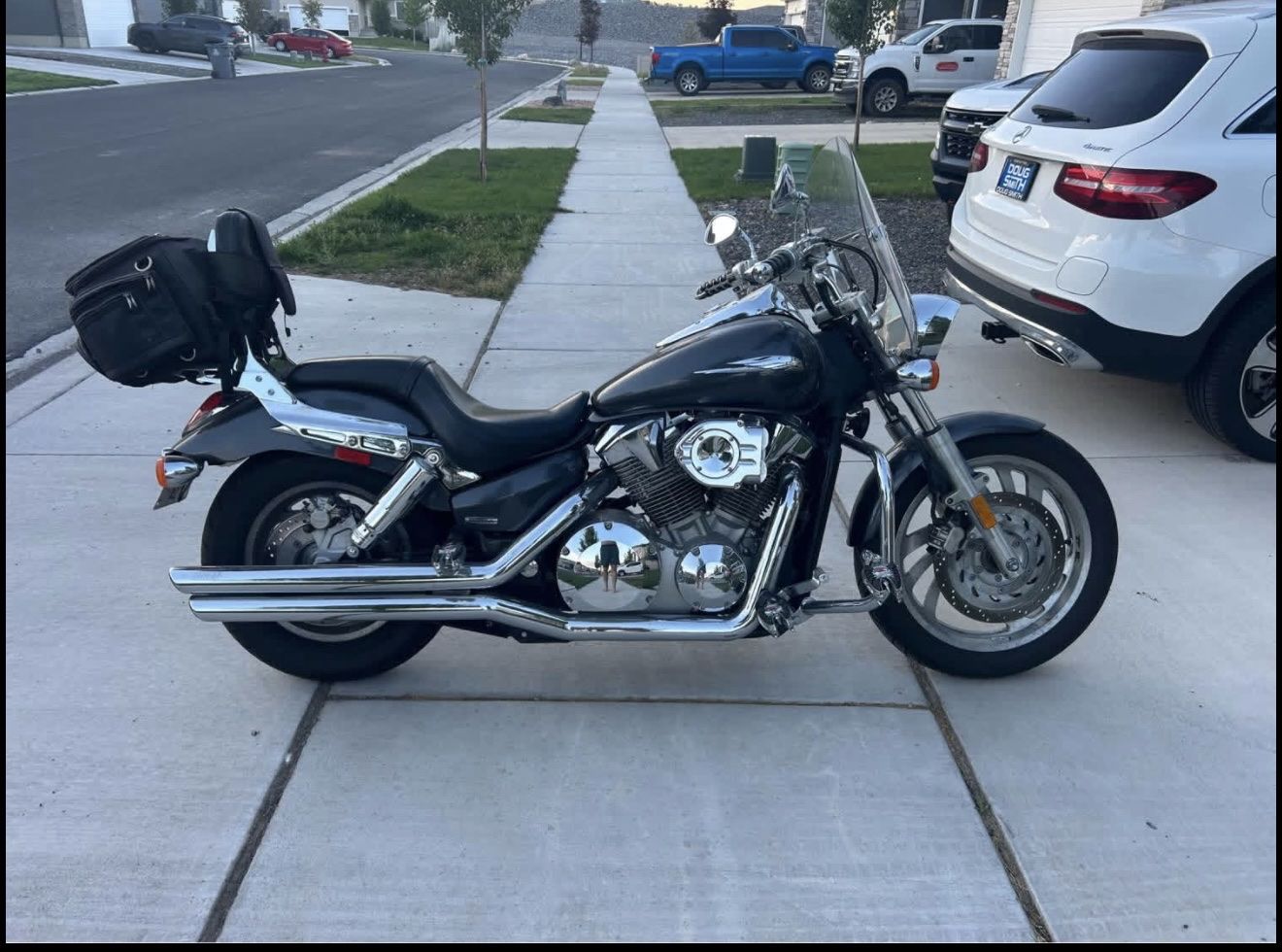 Honda VTX 1300 Cruiser Motorcycle - Grey, Windshield, Passenger Backrest, Saddlebag