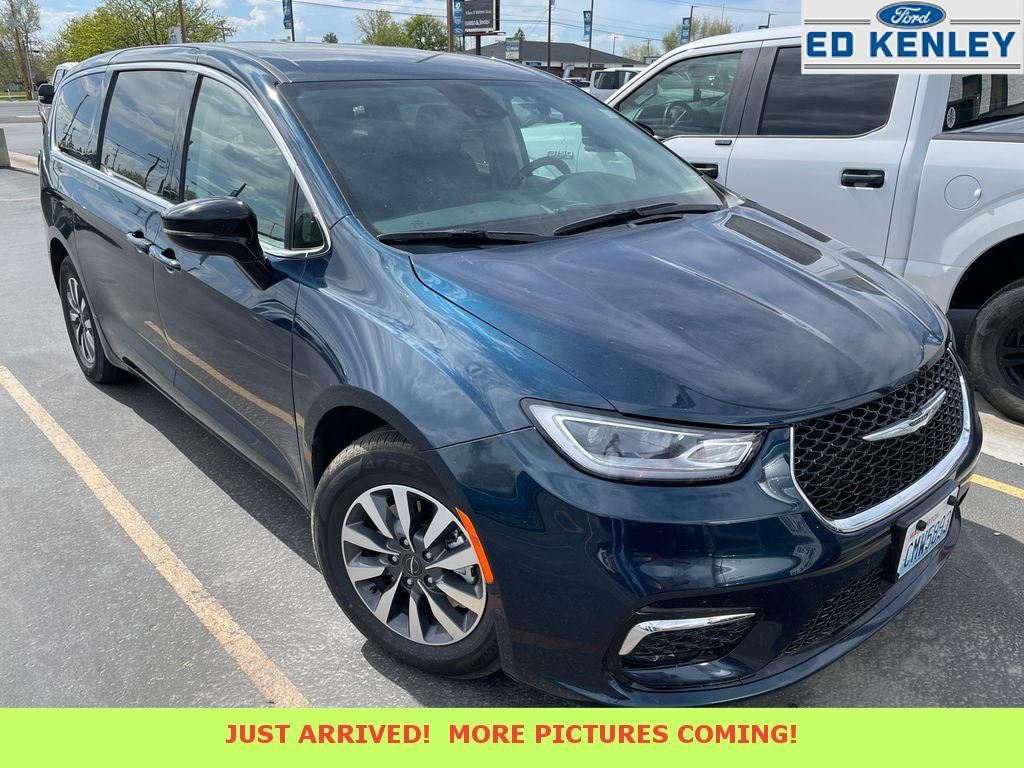 2024 Chrysler Pacifica Plug-In Hybrid Select