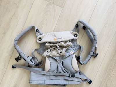 •Ergobaby 360 (inward and outward facing) carrier•