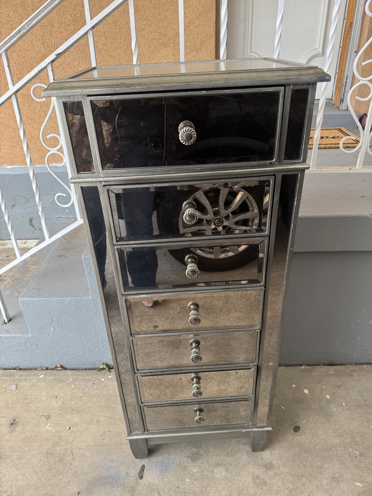 Nice Mirrored Dresser 7 Drawer
