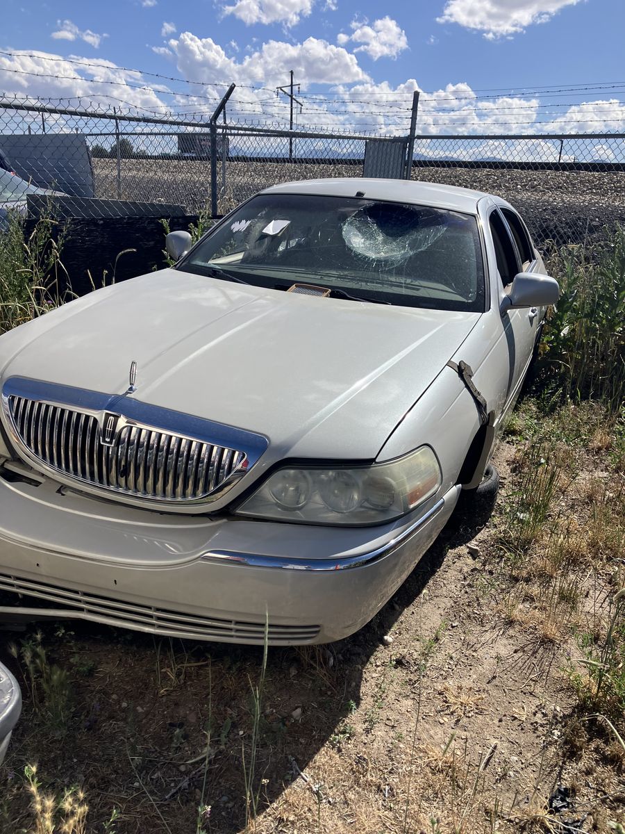 2004 Lincoln town car