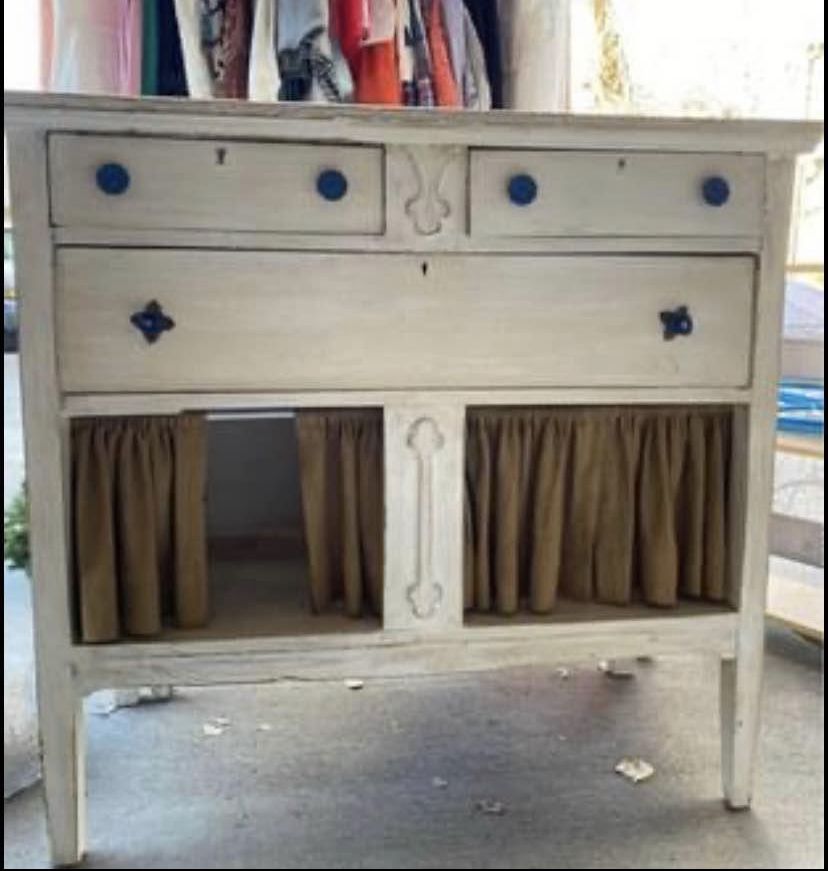 Dresser