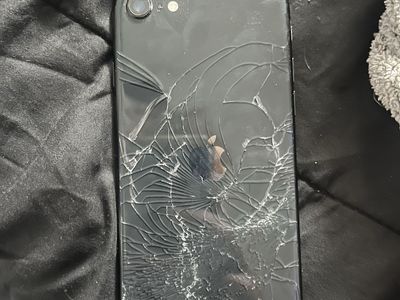 Apple iPhone SE 2nd Gen 64GB (A2275) Black - Cracked Back, 79% Battery Health