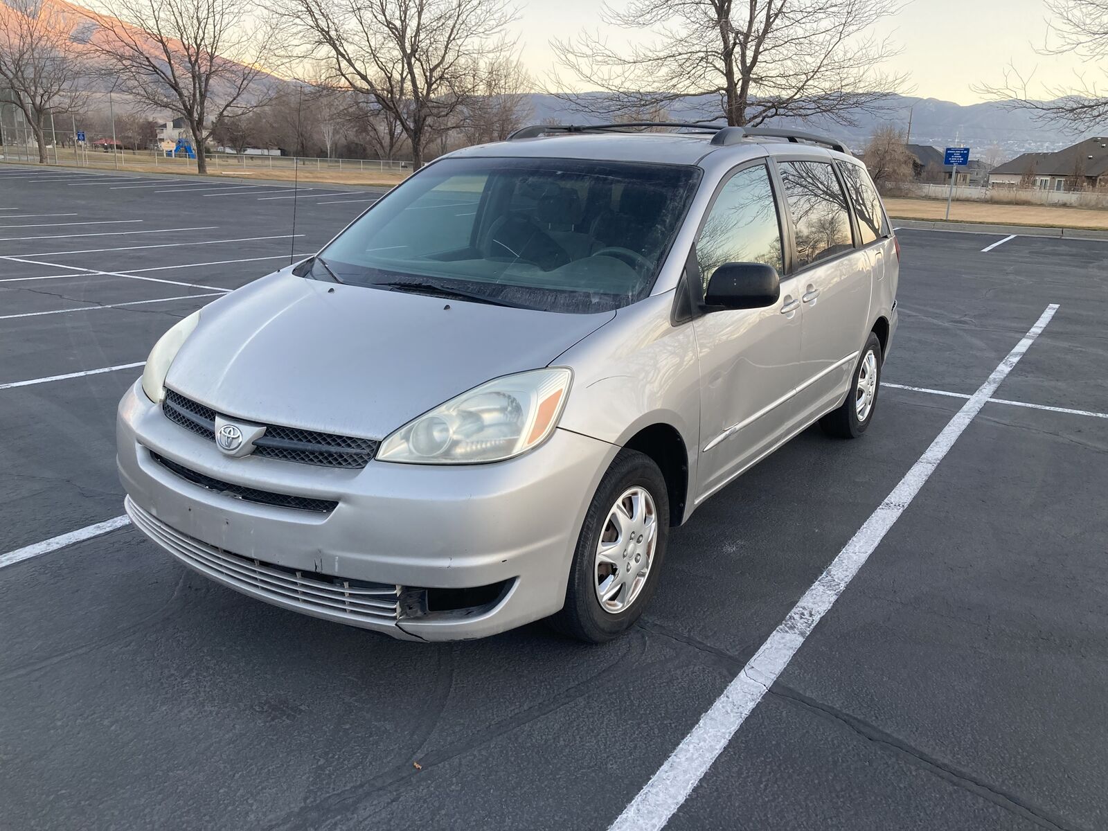 2004 TOYOTA SIENNA LE 7 Passenger