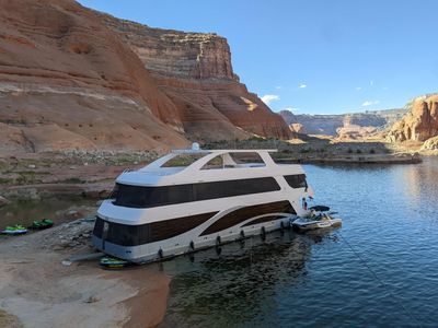 AZUL - Adonia 86' x 22' Luxury Houseboat