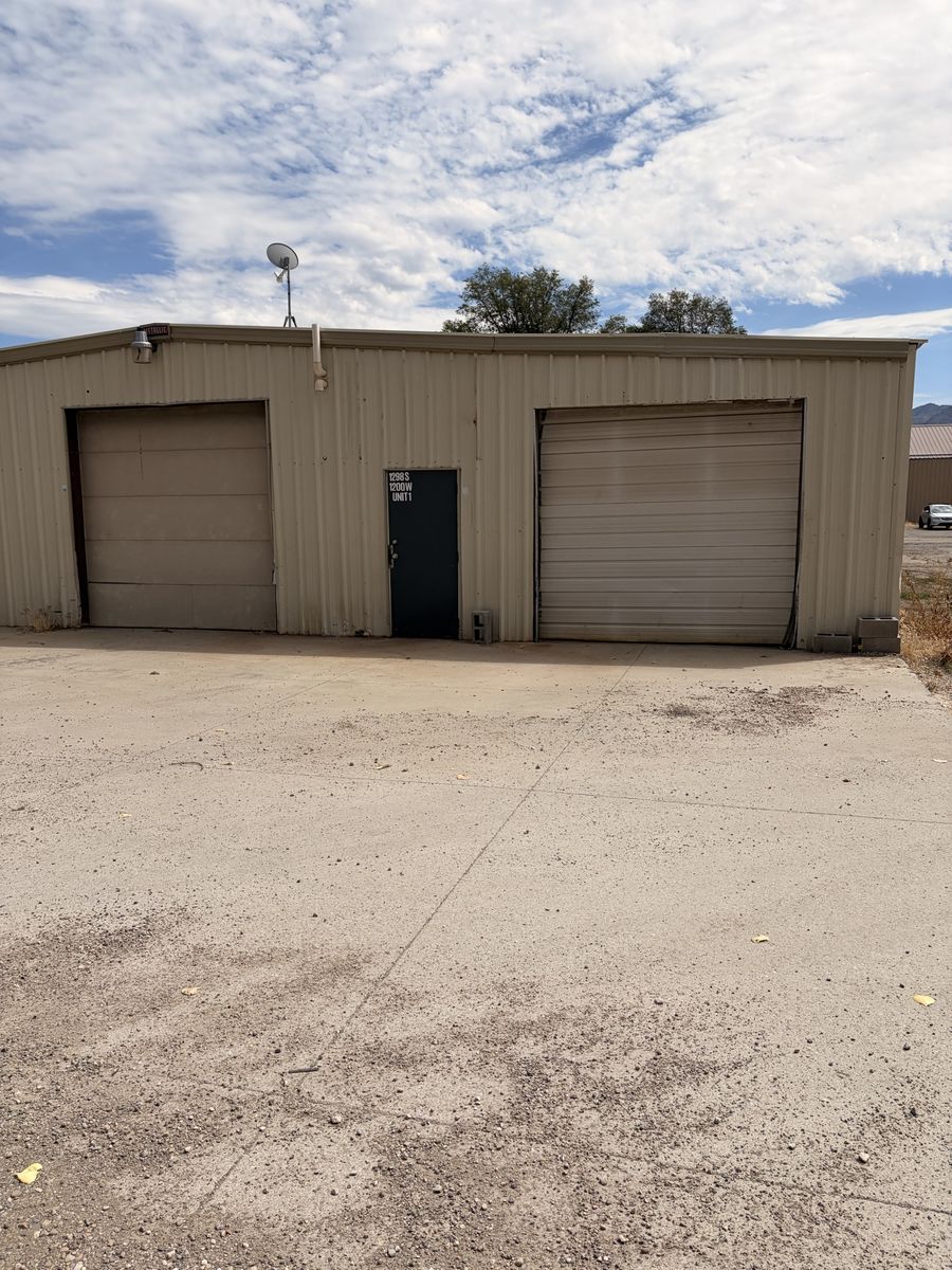 2640sq /ft shop for lease (44 x 60)