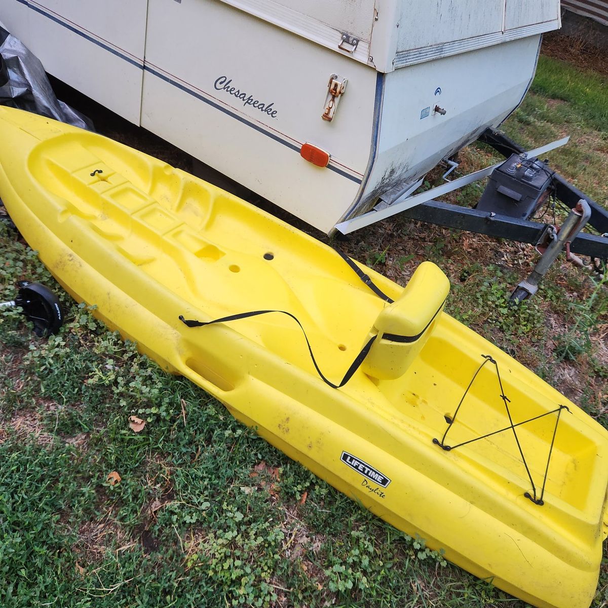 Lifetime Wave Youth Kayak & Lifetime Daylite Kayak with Paddles - Green & Yellow