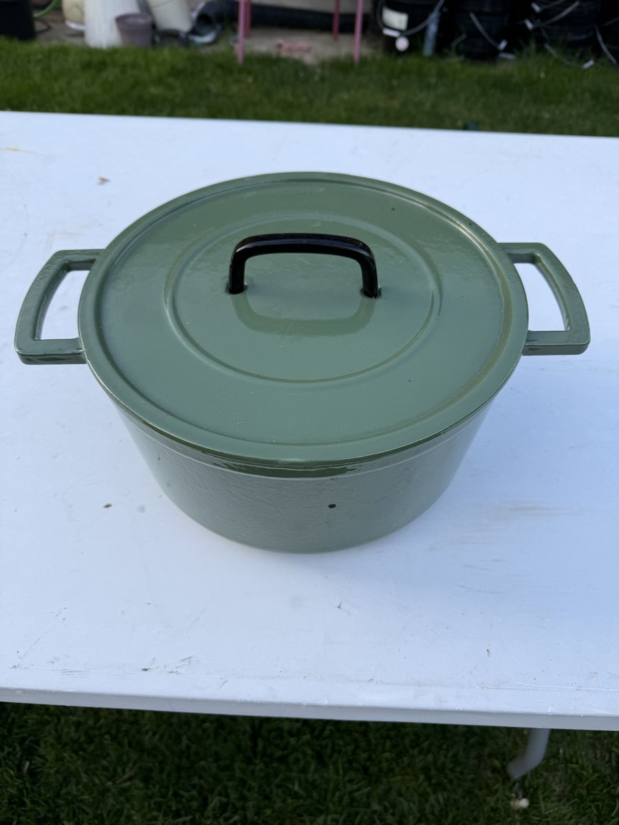 Enamel Cast Iron Dutch Oven (10 QT )
