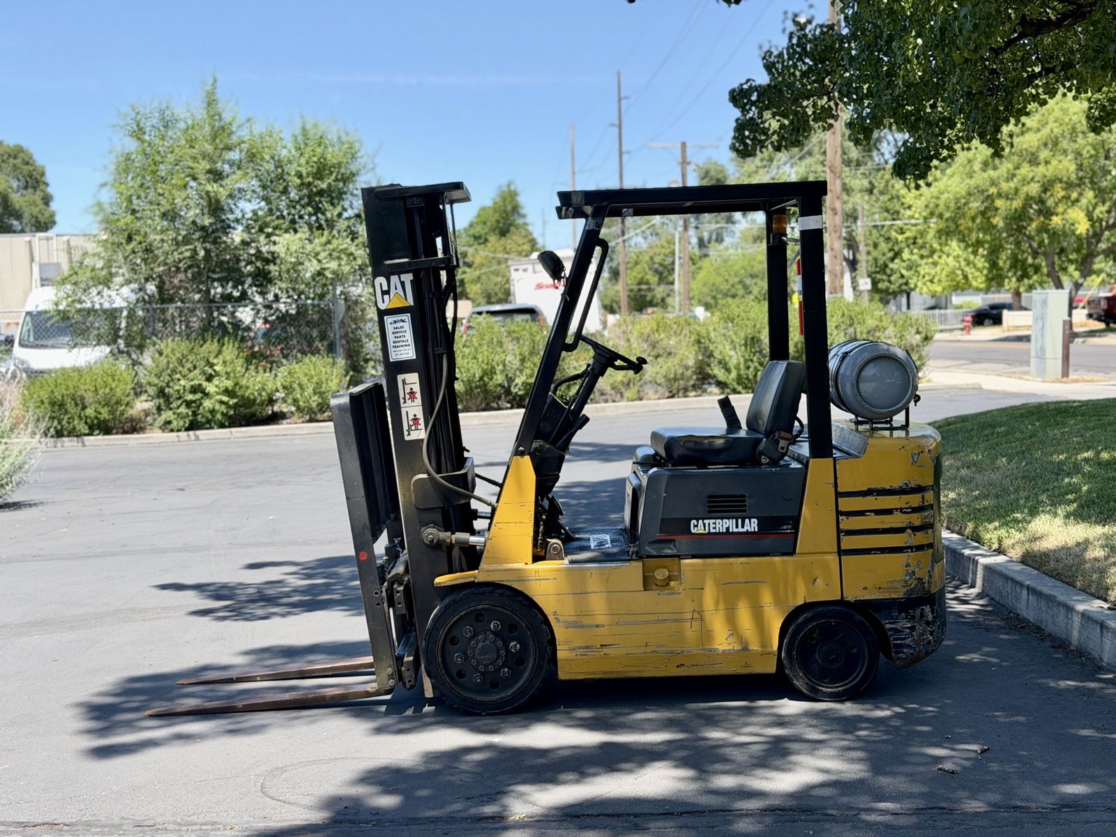 Caterpillar Forklift 5000-pound lift fork lift