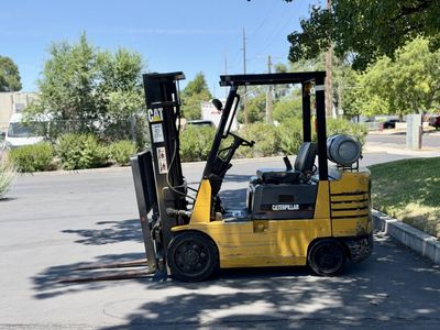 Caterpillar Forklift 5000-pound lift fork lift