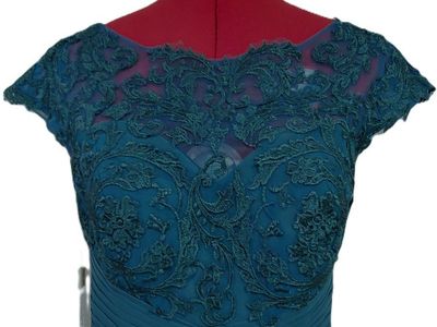 “Make You Pretty More” Women’s Teal Lace Formal Gown – Size 8 – NEW