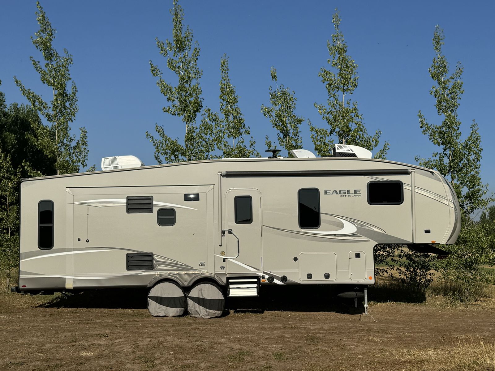 2019 Jayco Eagle HTX 28 Fifth Wheel Trailer with Solar and Inverter