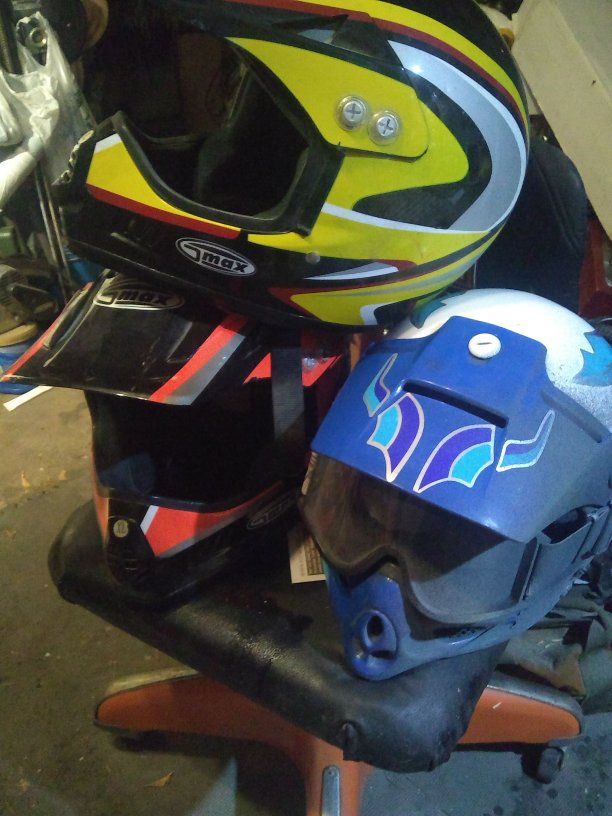 Helmets, full face, with visors.