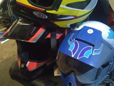 Helmets, full face, with visors.