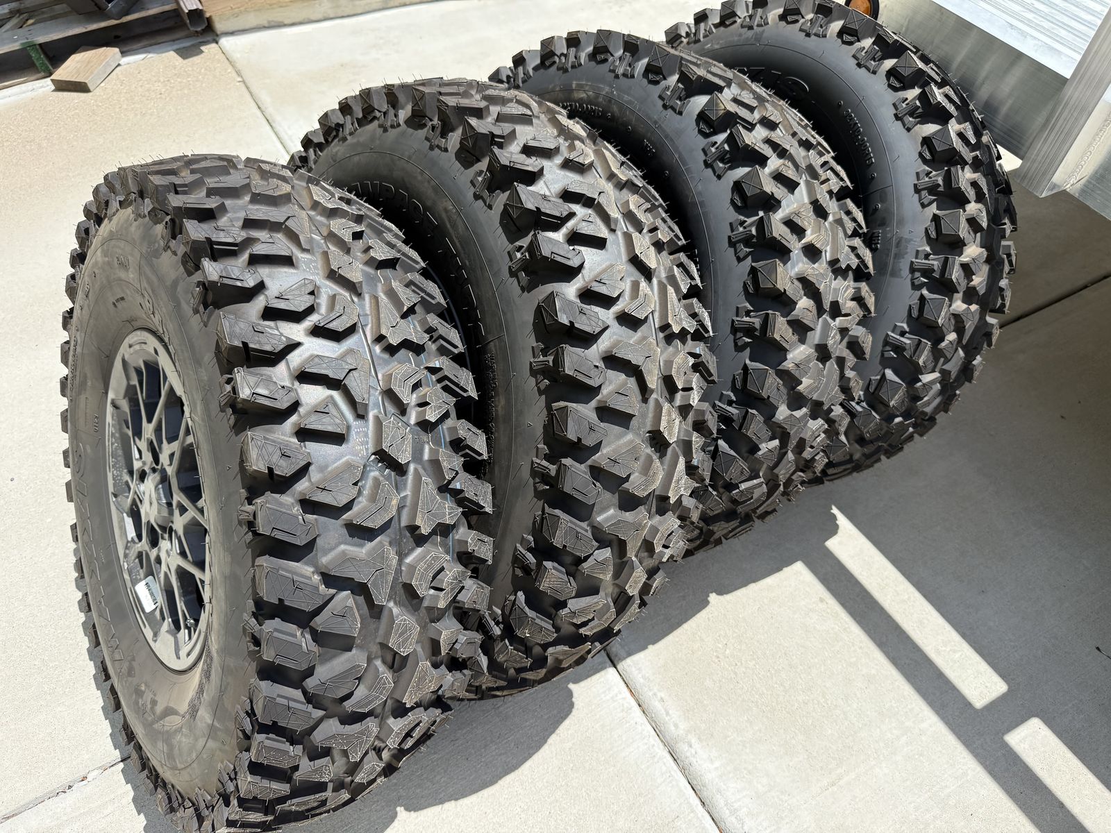 Tires and wheels  32 x 10.00 R15 Polaris Pro R Ultimate Takeoffs New