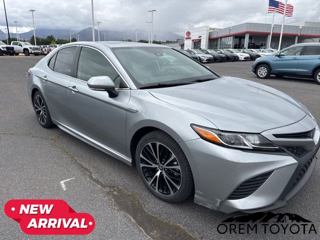 2020 Toyota Camry Hybrid SE