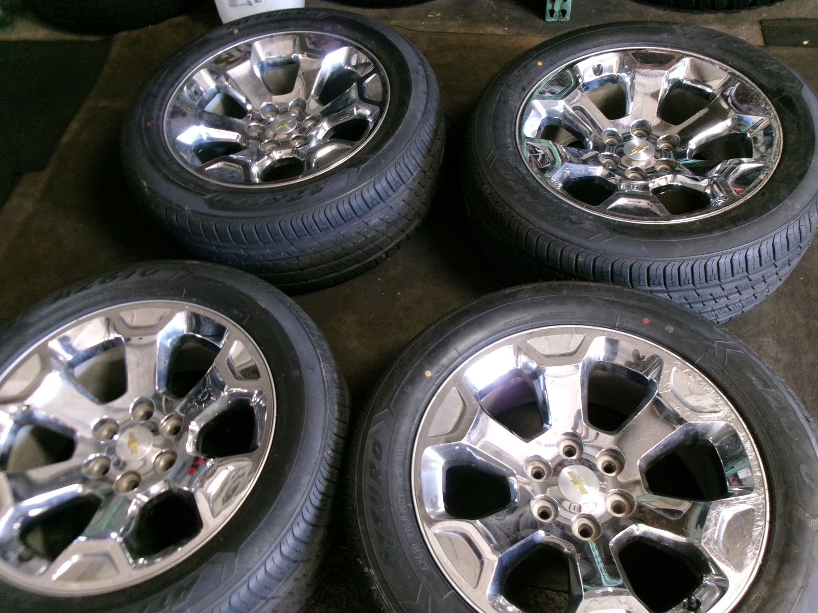 SET OF USED WHELS AND TIRES 20 INCH 6X139 AND TIRES 285/50R20