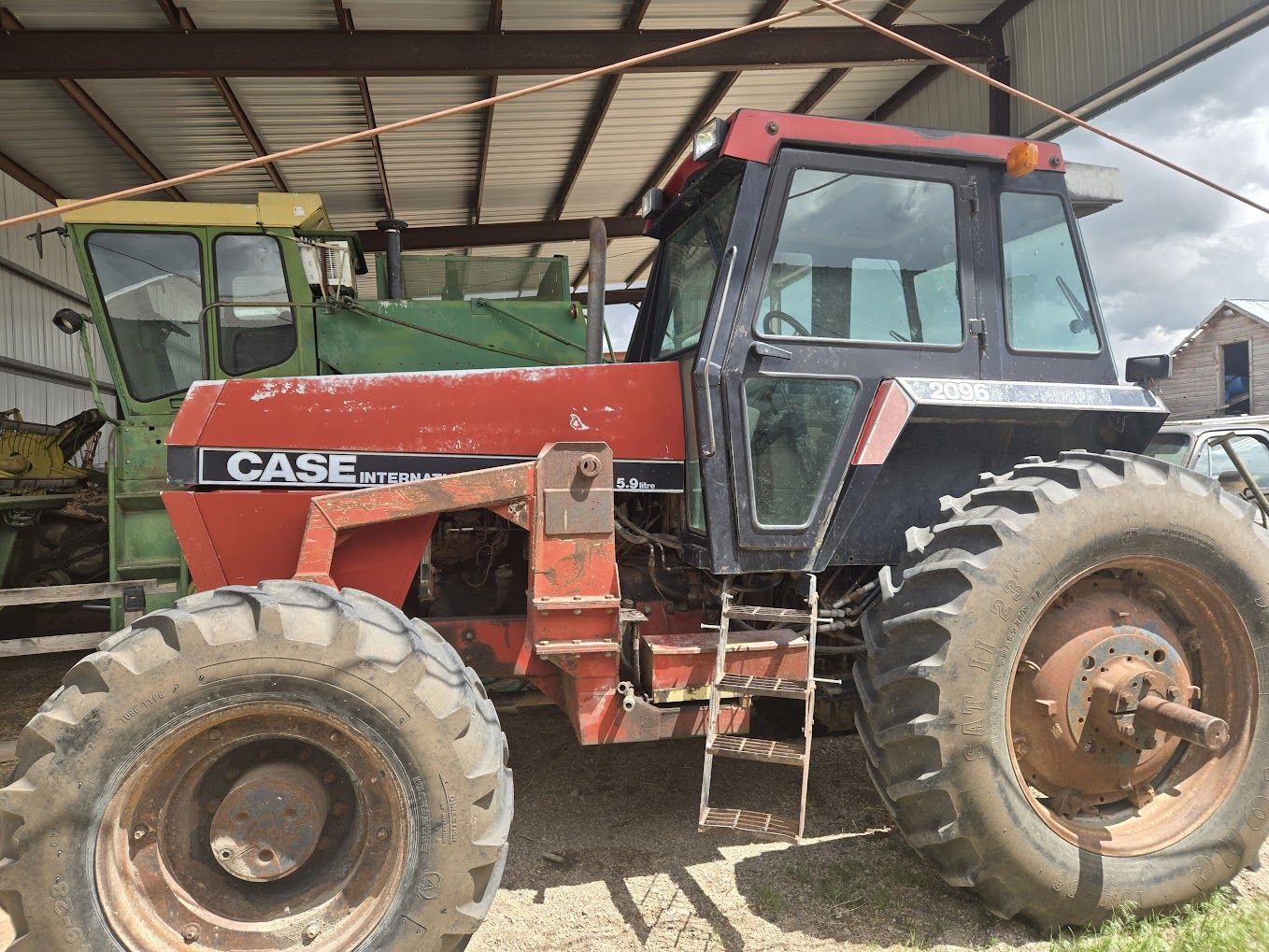 Case IH 2096 4WD tractor with loader, duals, and cab