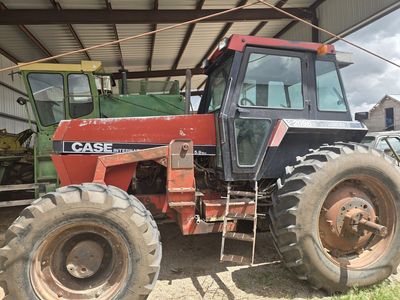 Case IH 2096 4WD tractor with loader, duals, and cab