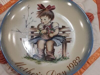 Berta Hummel collectors plate #1