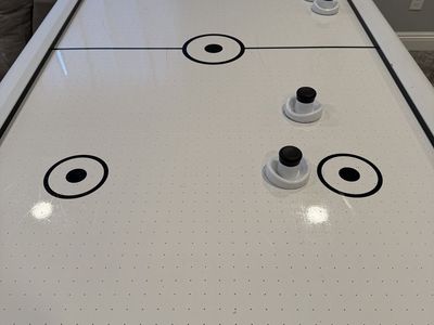 Air hockey table