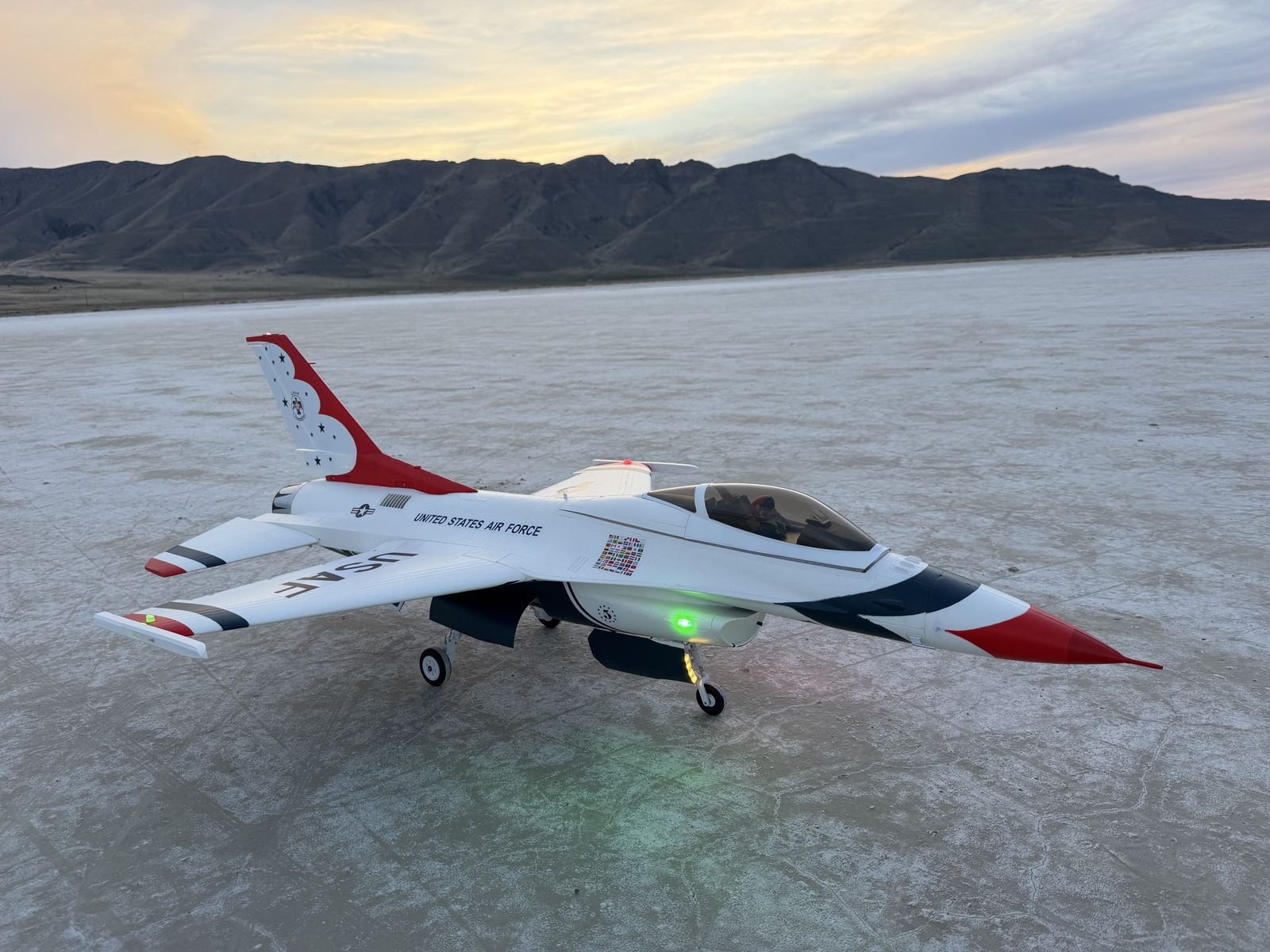 Eflite 80mm F-16 BNF