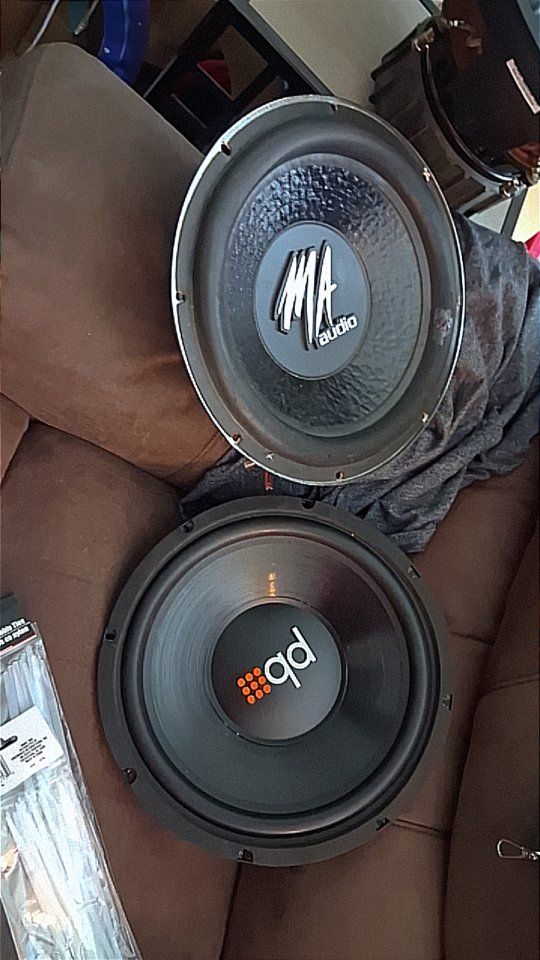 Crunch 2100 watt amp & 2 12s
