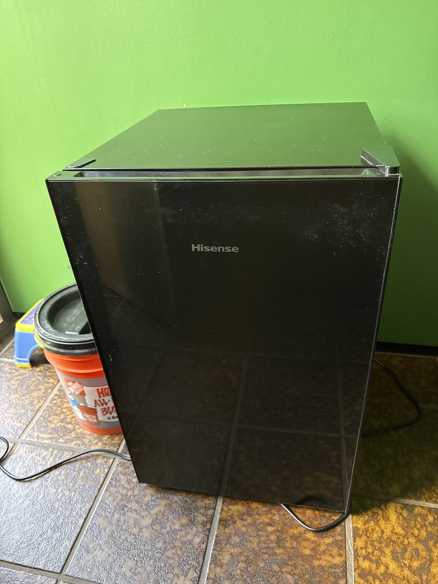 Mini Fridge - works great - no freezer
