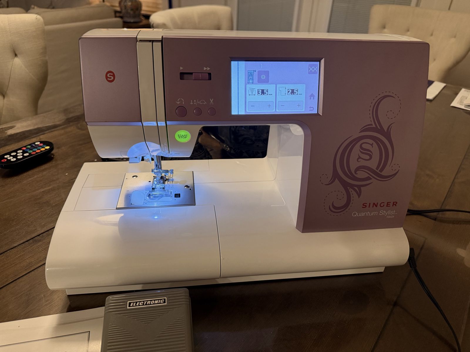 SINGER Quantum Stylist 9985 Computerized Sewing Machine with & LCD Touch Screen