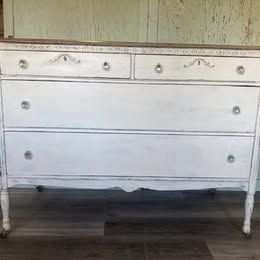 Charming Vintage Chest of drawers