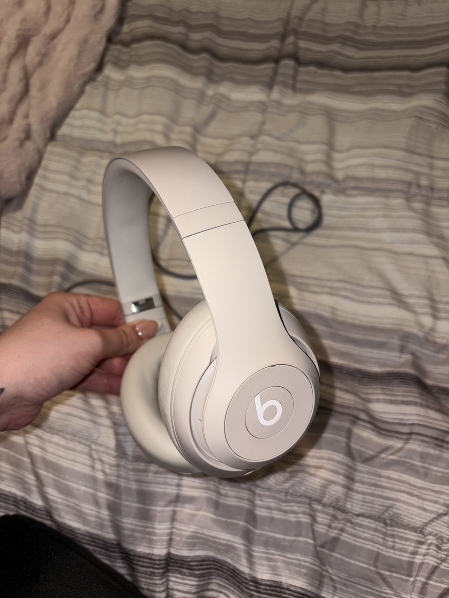 Beats Studio Pro Wireless Over-Ear Headphones - Sandstone