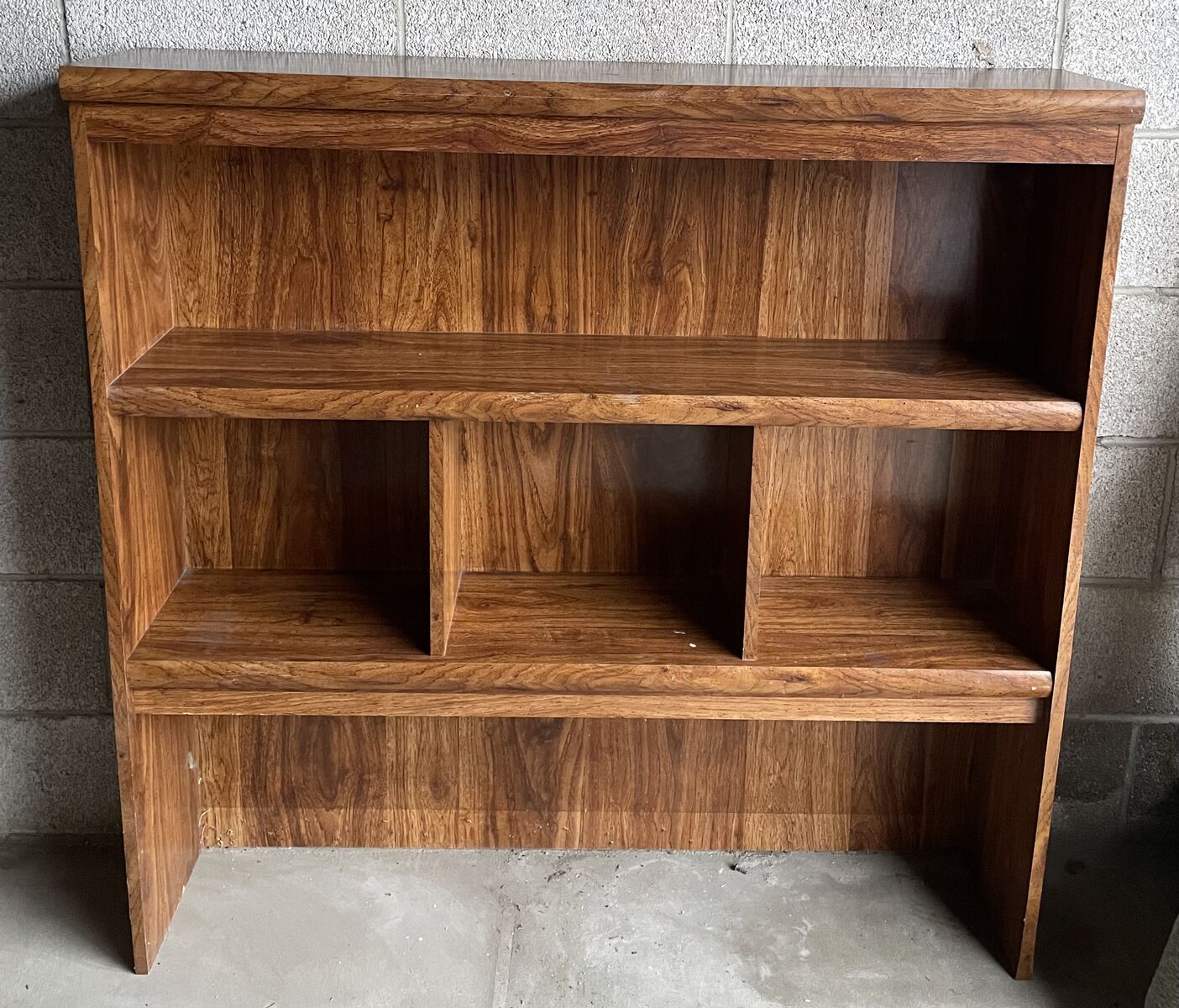 Modern Style Bookcsse Or DEsktop Hutch