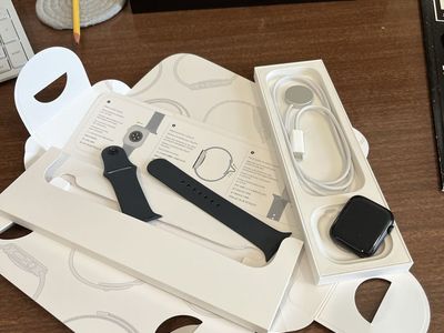 Apple Watch Series SE 44 black case with black band with Black Sport Band