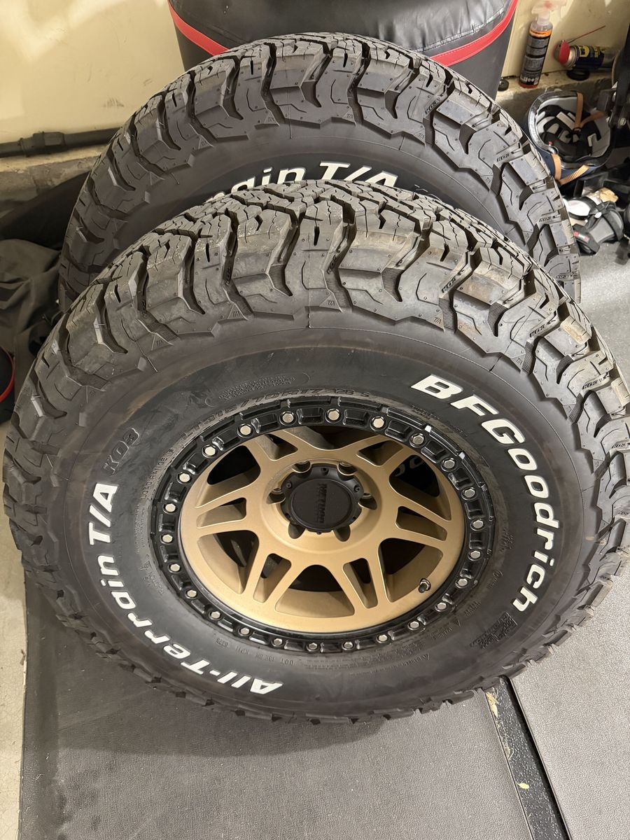 KO3 315/70r17 Method wheels 17x9 -12 6x5.5