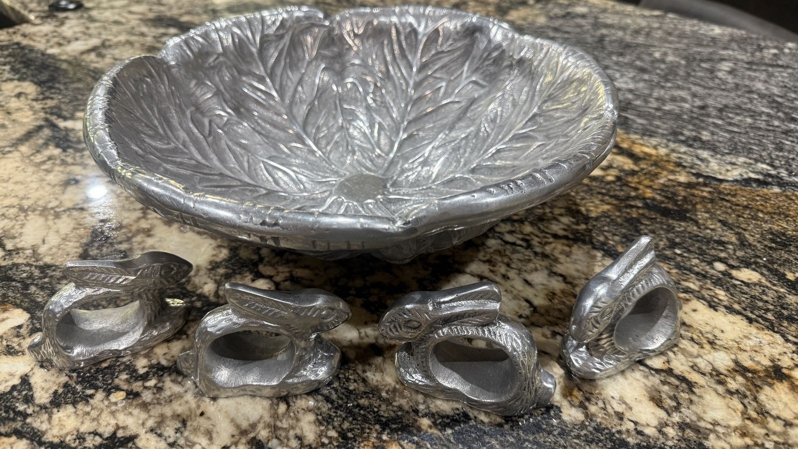 Vintage Cabbage leaf bowl with napkin holders