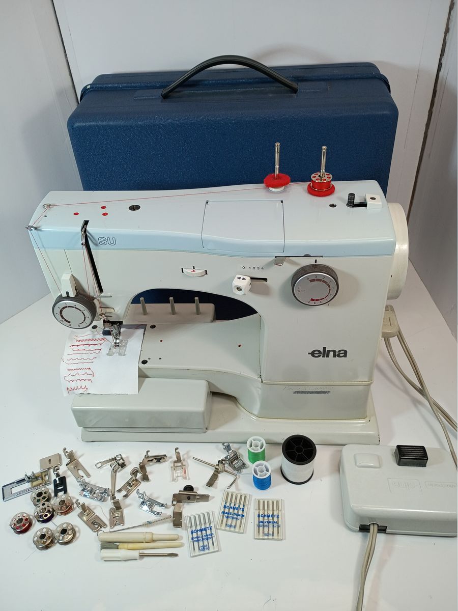 Elna sewing machine SU model 62C blue metal case accessories working great